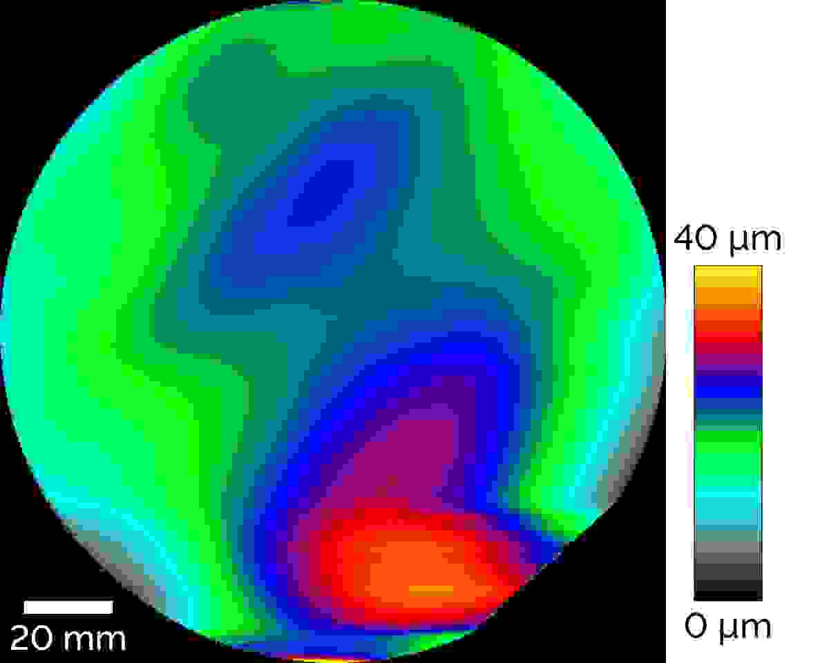Topografía de una oblea de SiC de 150 mm con variaciones de altura de hasta 40 µm.